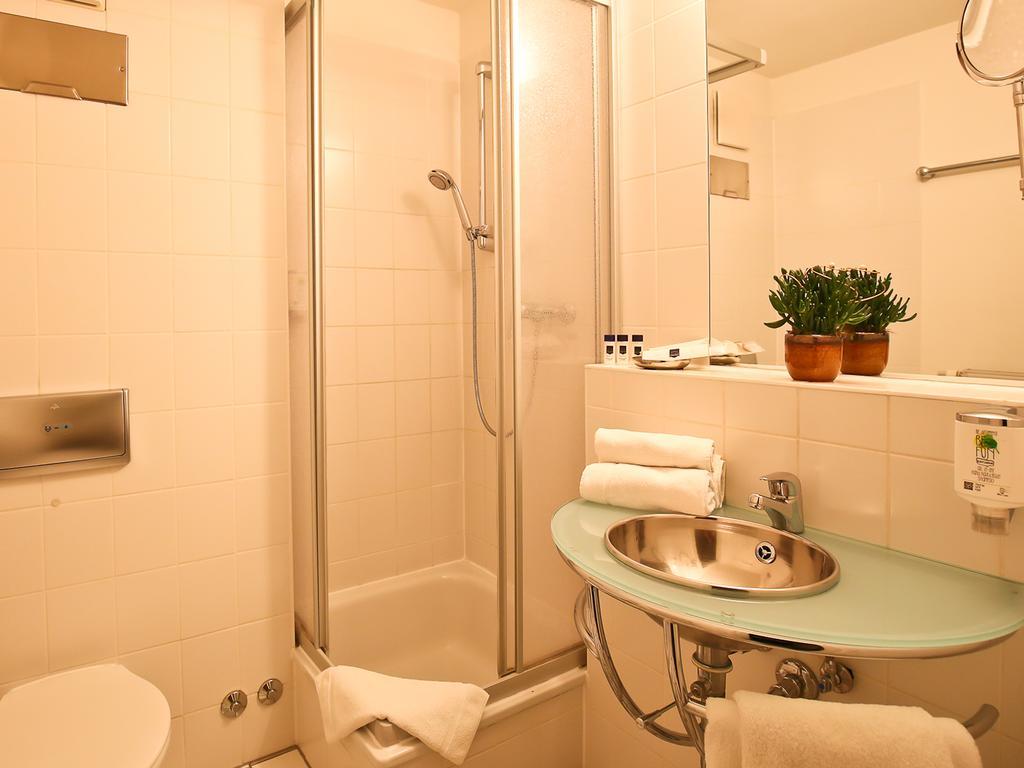 Check Inn Hotel Merseburg Exterior photo